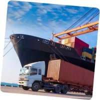 Transportmakelaar schip met scheepvaartcontainers en vrachtwagen