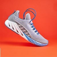 Athletic shoe