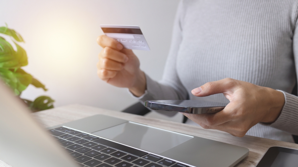 Paying with a credit card on a mobile phone